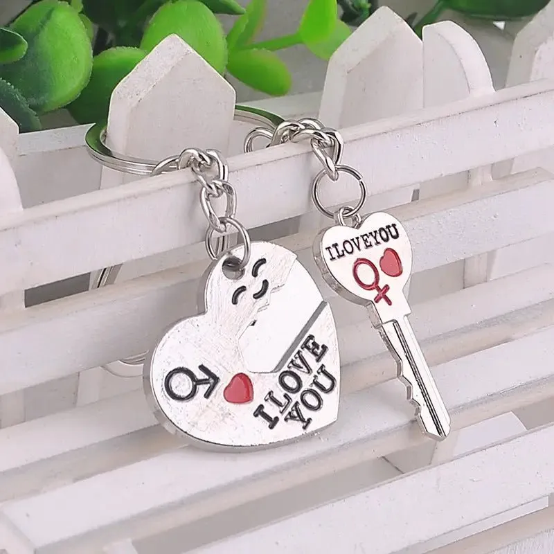 Heart-Shaped Keychain: Elegant Silver Design, Zinc Alloy Material, Ideal Gift