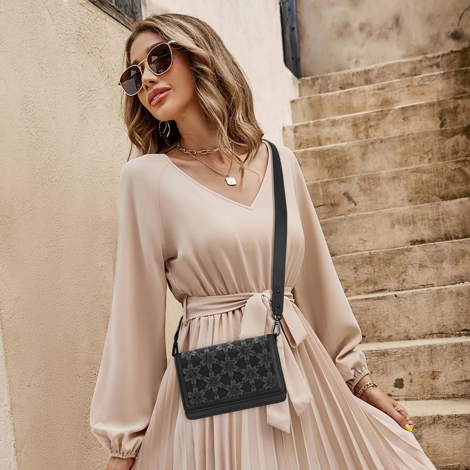 MEITRUE Crossbody Bags for Women Designer Phone Purse Small Shoulder Handbags RFID Wallet with Card Pocket-Snowflake Style