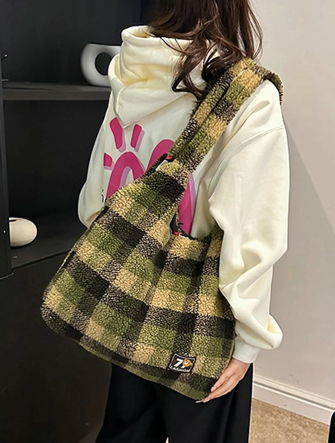 Plaid Fleece Tote Bag Women Colorful Checkered Winter Shoulder Bag Cozy Wooly Tote Versatile Handbag 2024 Fall Winter Fashion