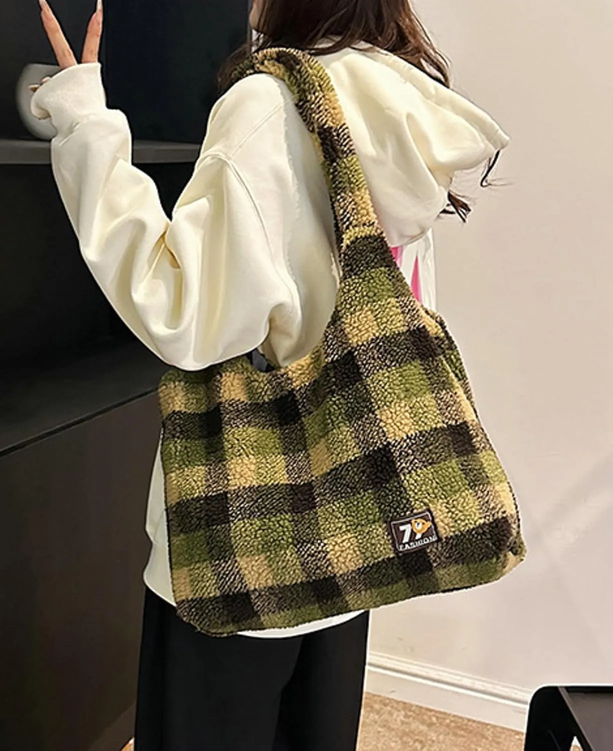 Plaid Fleece Tote Bag Women Colorful Checkered Winter Shoulder Bag Cozy Wooly Tote Versatile Handbag 2024 Fall Winter Fashion