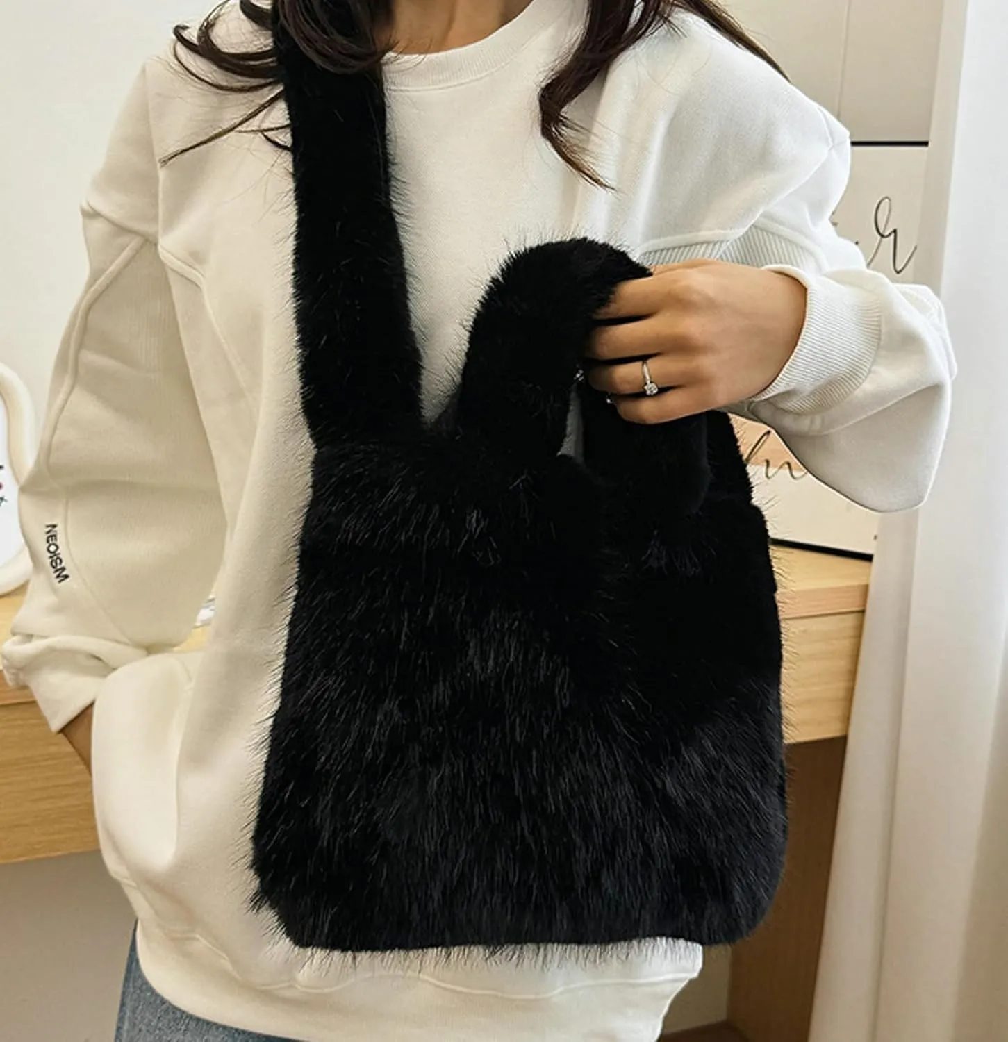 Premium Plush Teddy Tote Bag Women 2024 Fall Winter Large Capacity Lamb Wool Shoulder Handbag Cozy Fuzzy Tote Bag