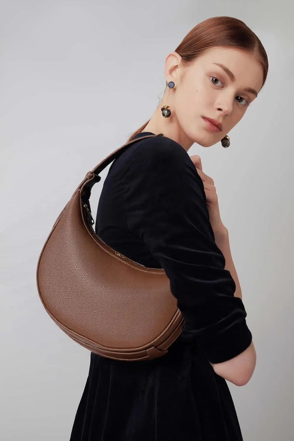 Shoulder Purses for Women Leather Crescent Handbag Mini Clutch Purse with Adjustable Strap Zipper Closure